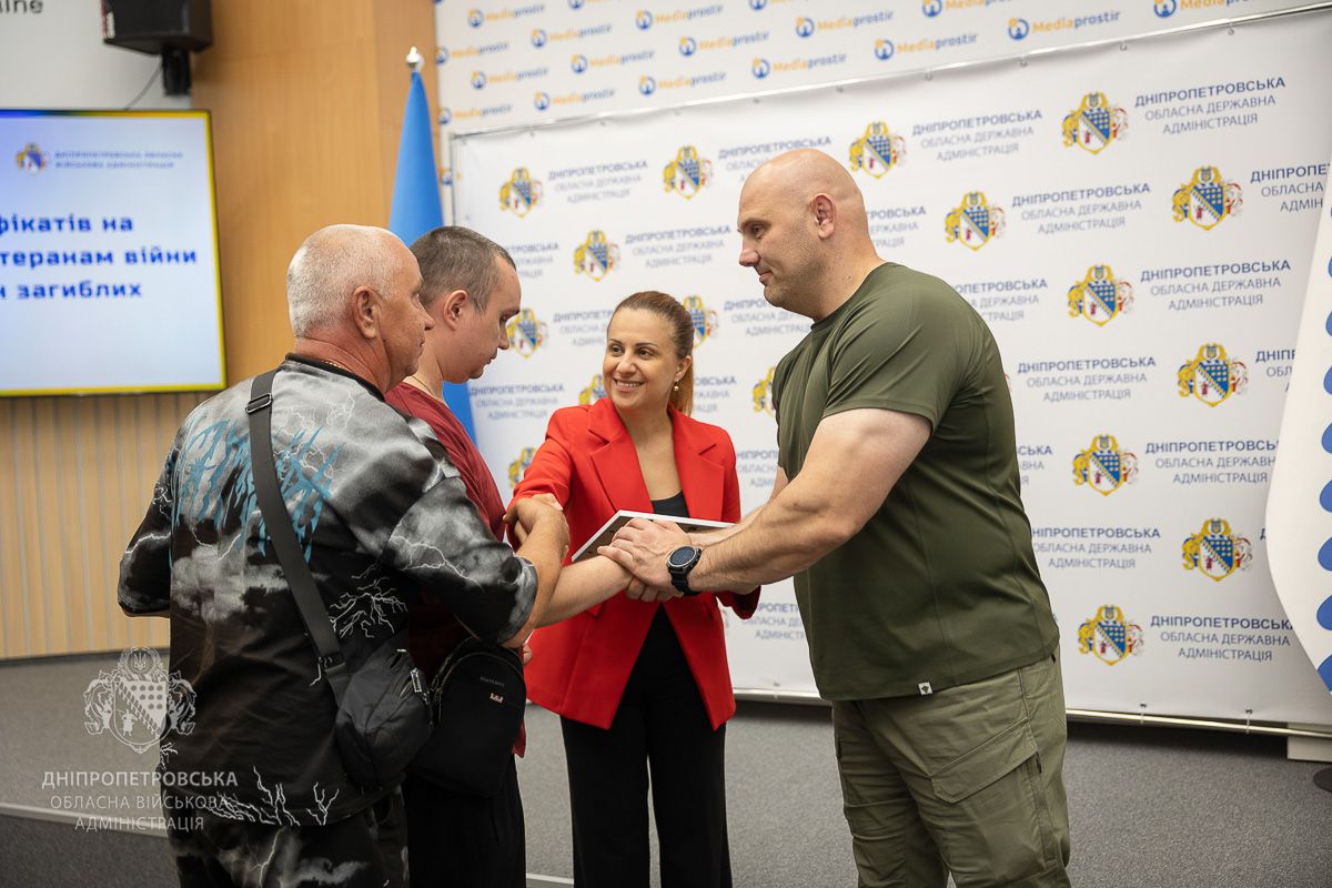 63 ветерани та родини полеглих Захисників з Дніпропетровщини отримали сертифікати на придбання житла 6