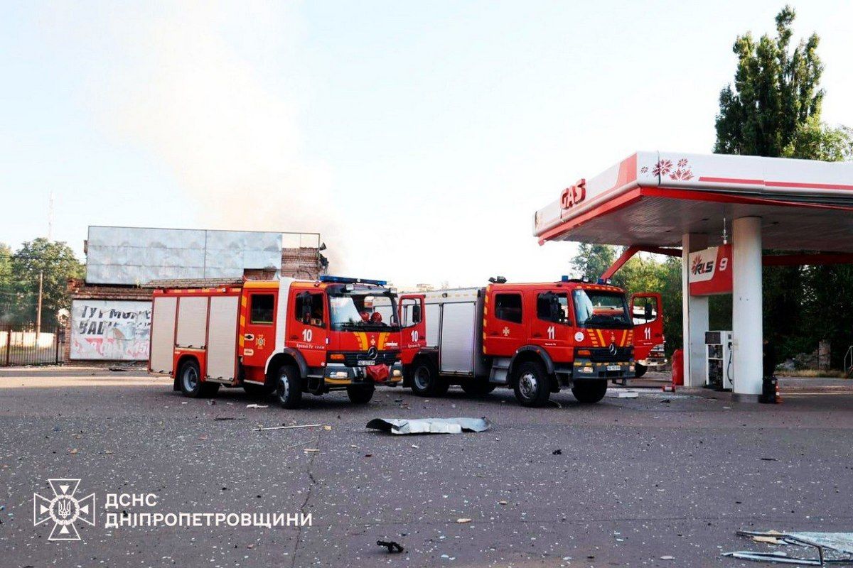 Ще 6 людей постраждали вдень, у тому числі - двоє рятувальників Вечерні удари по Кривому Рогу: постраждалих вже 8, з’явилося з місць «прильотів» 4