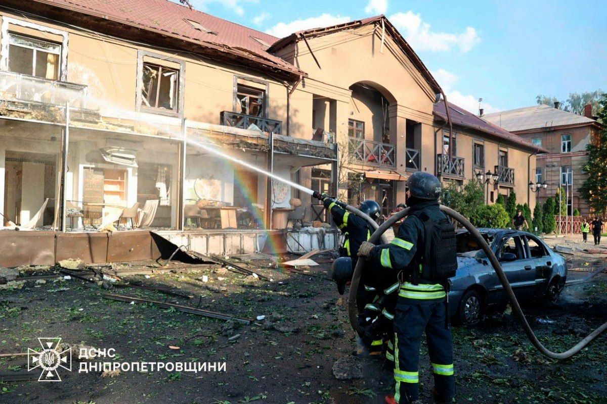 Пожежі, які виникли через атаку, рятувальники загасили Вечерні удари по Кривому Рогу: постраждалих вже 8, з’явилося з місць «прильотів» 6