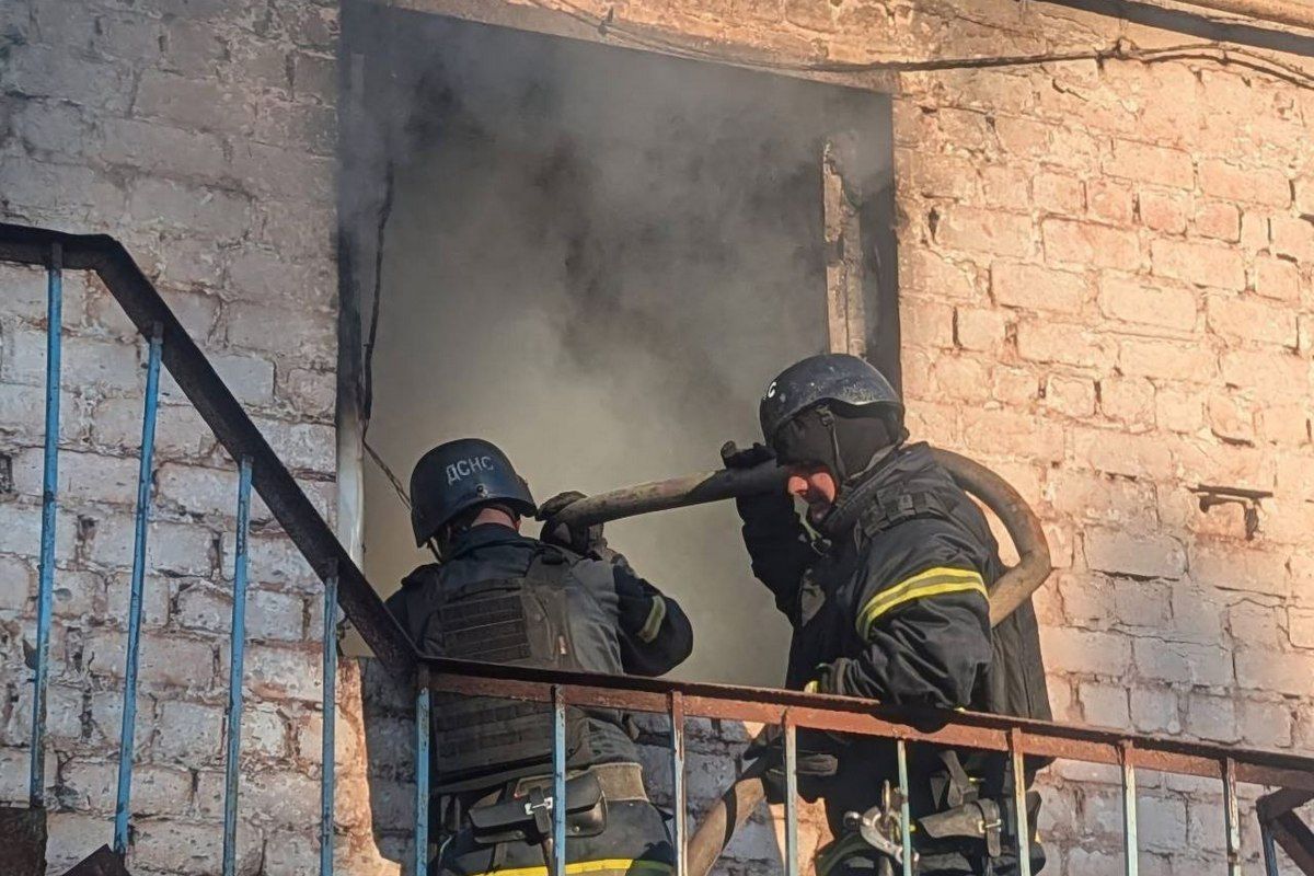 Постраждали багатоквартирні будинки, навчальний заклад, готель Вечерні удари по Кривому Рогу: постраждалих вже 8, з’явилося з місць «прильотів» 7