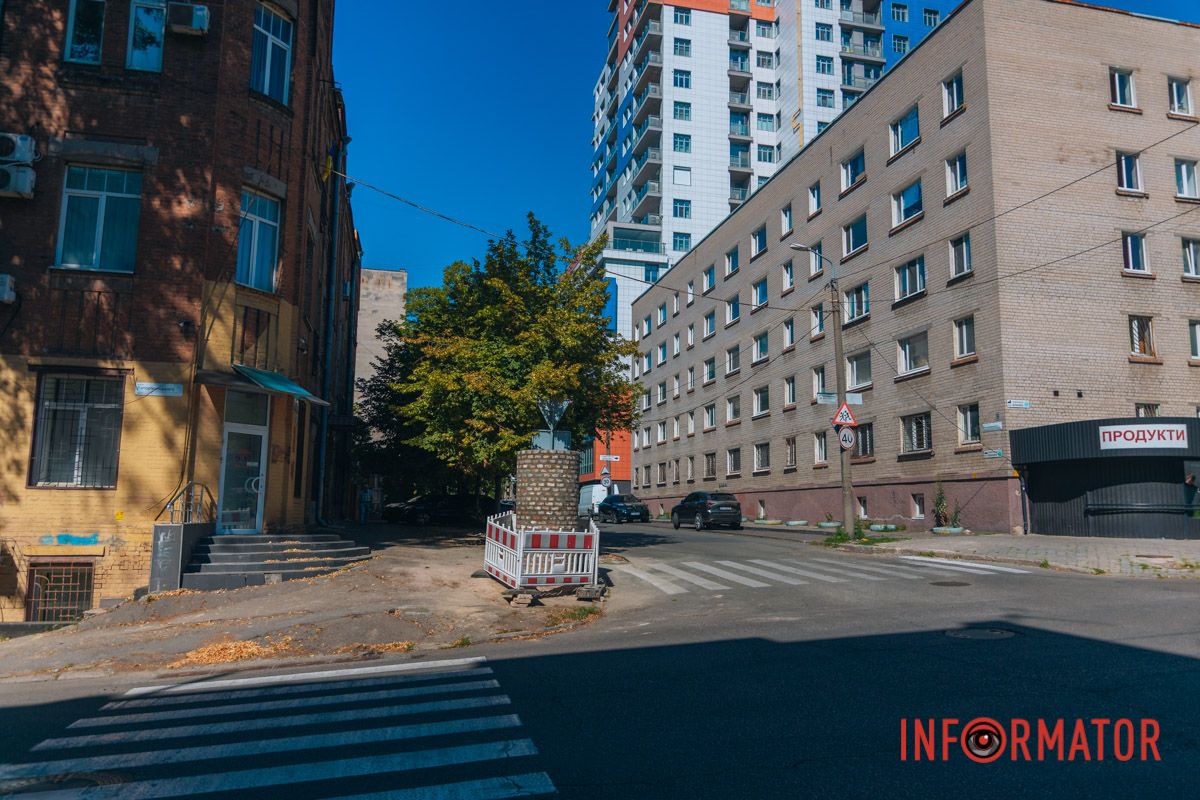 Мэр Днепра Борис Филатов пообещал найти и наказать тех, кто причастен к демонтажу старой тумбы