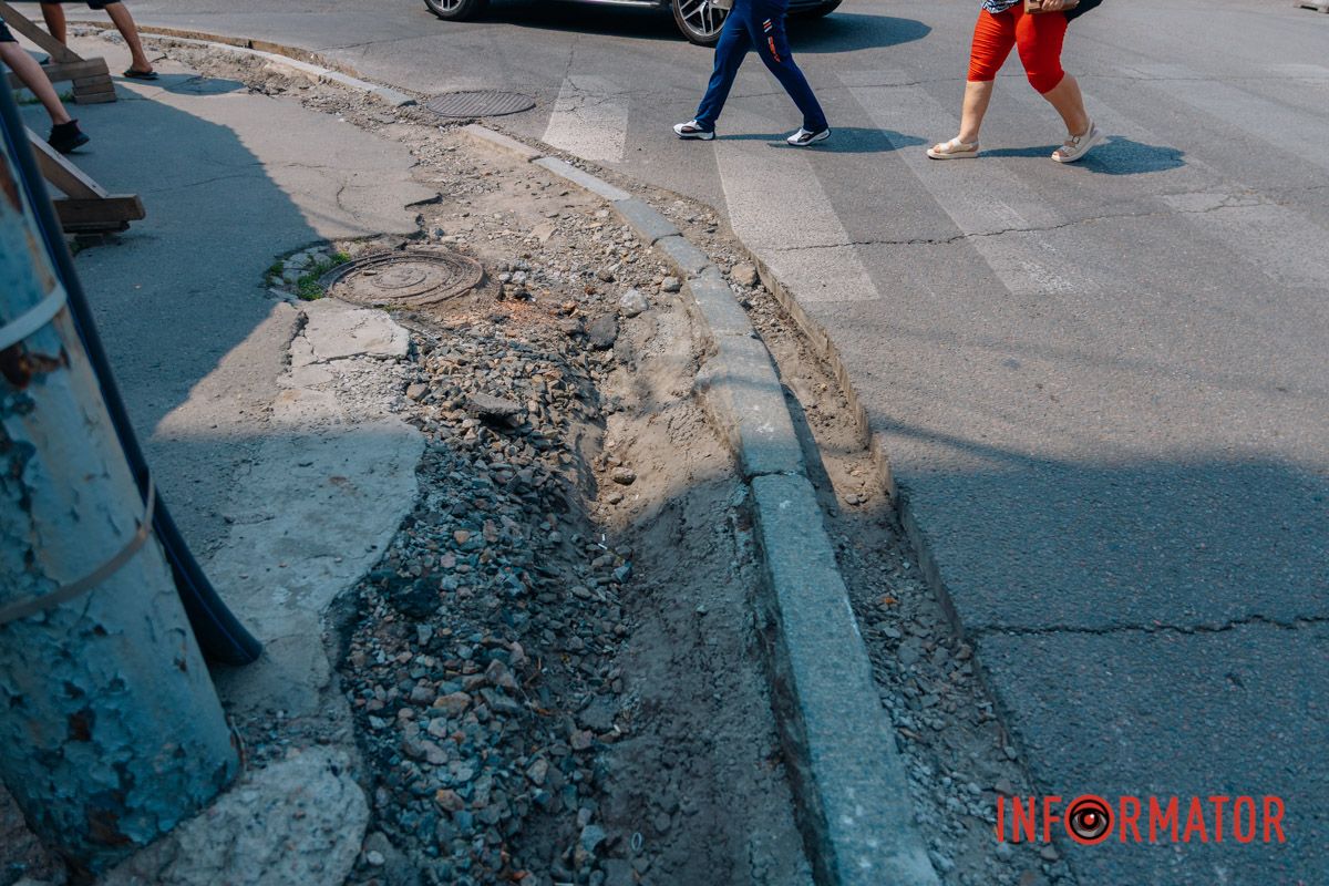 Здесь еще тротуар не обновили