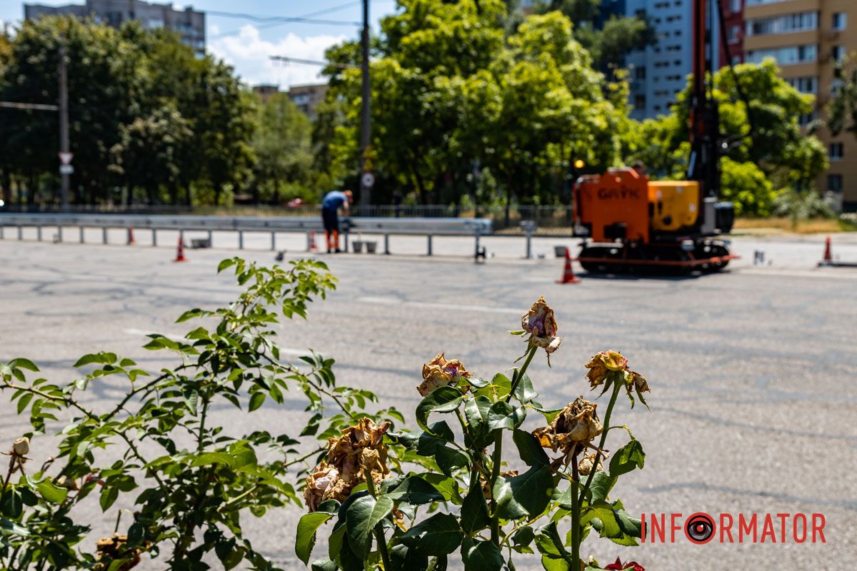 Відбійник встановлюють на відрізку від вулиці Метробудівської до повороту на Парусний провулок
