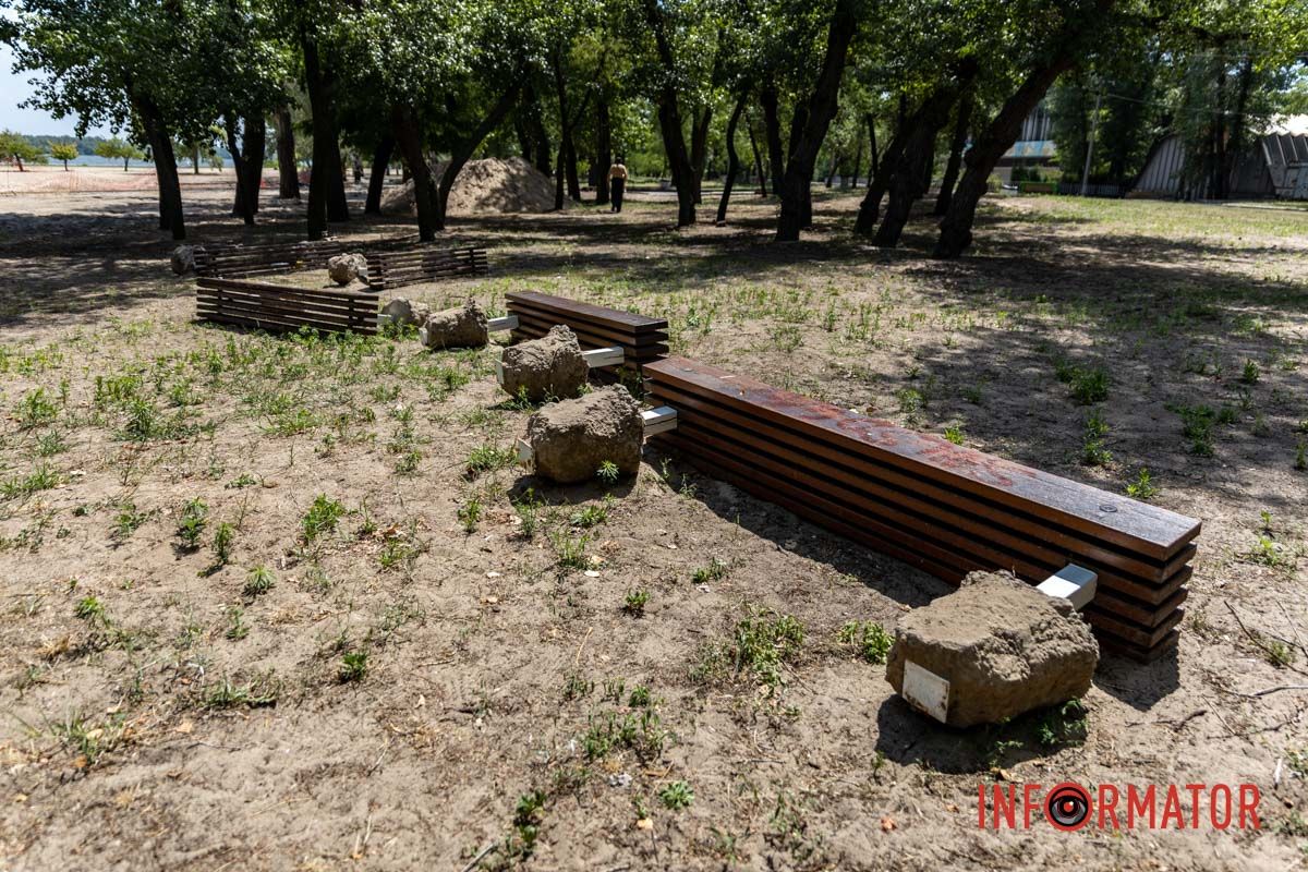 Демонтированные лавочки