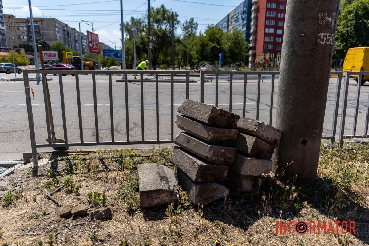 Также рядом возводят новый отбойник