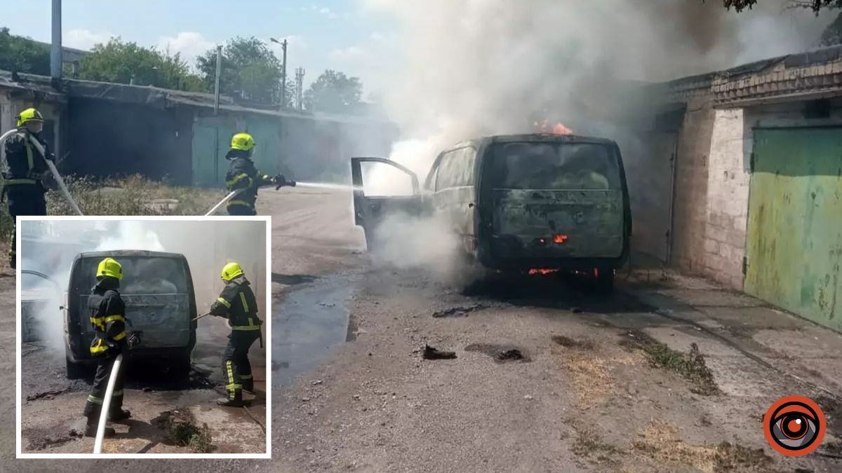 В Каменском горел микроавтобус: мужчина получил ожоги, пытаясь потушить пожар