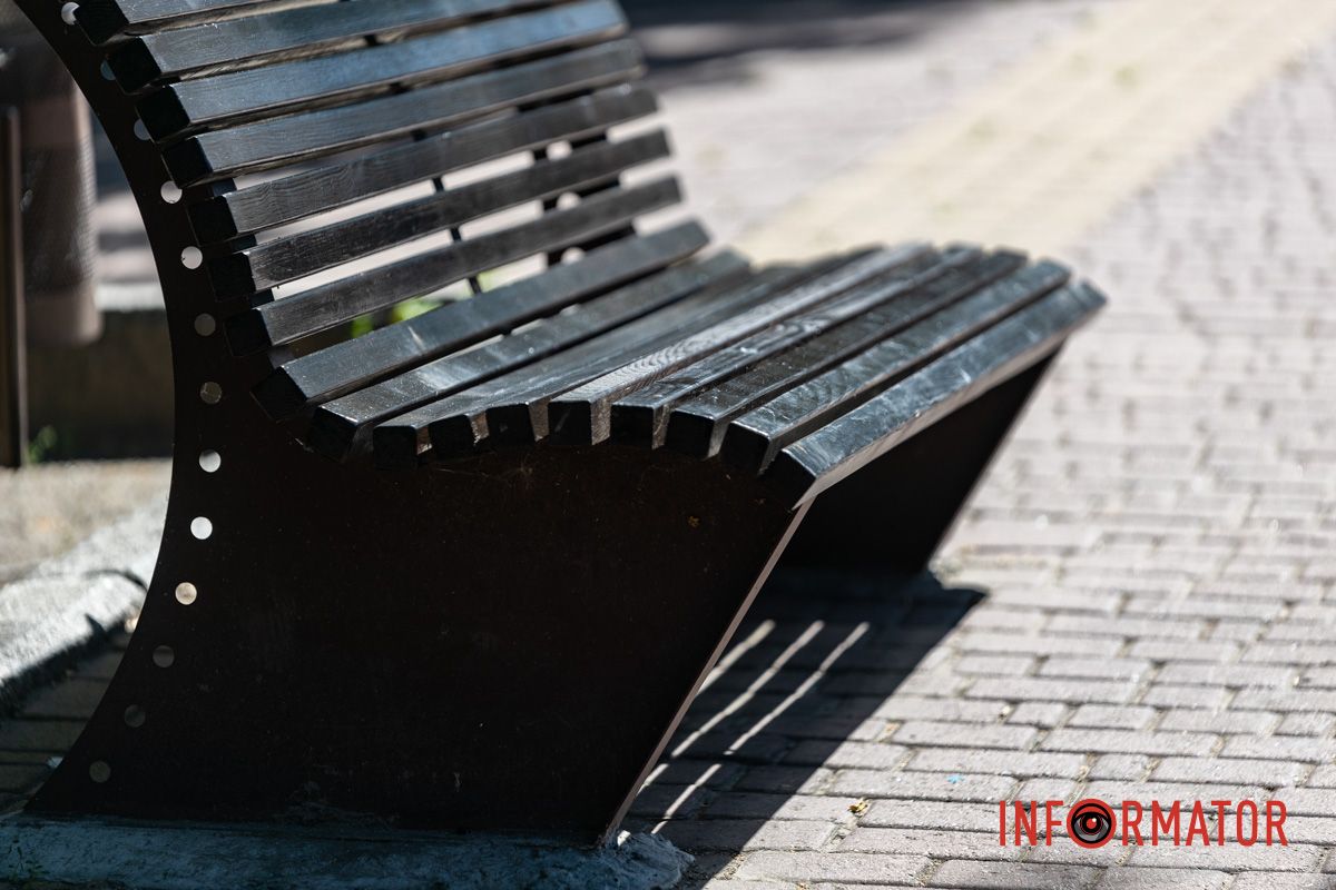 Поряд з входом у парк Шевченка