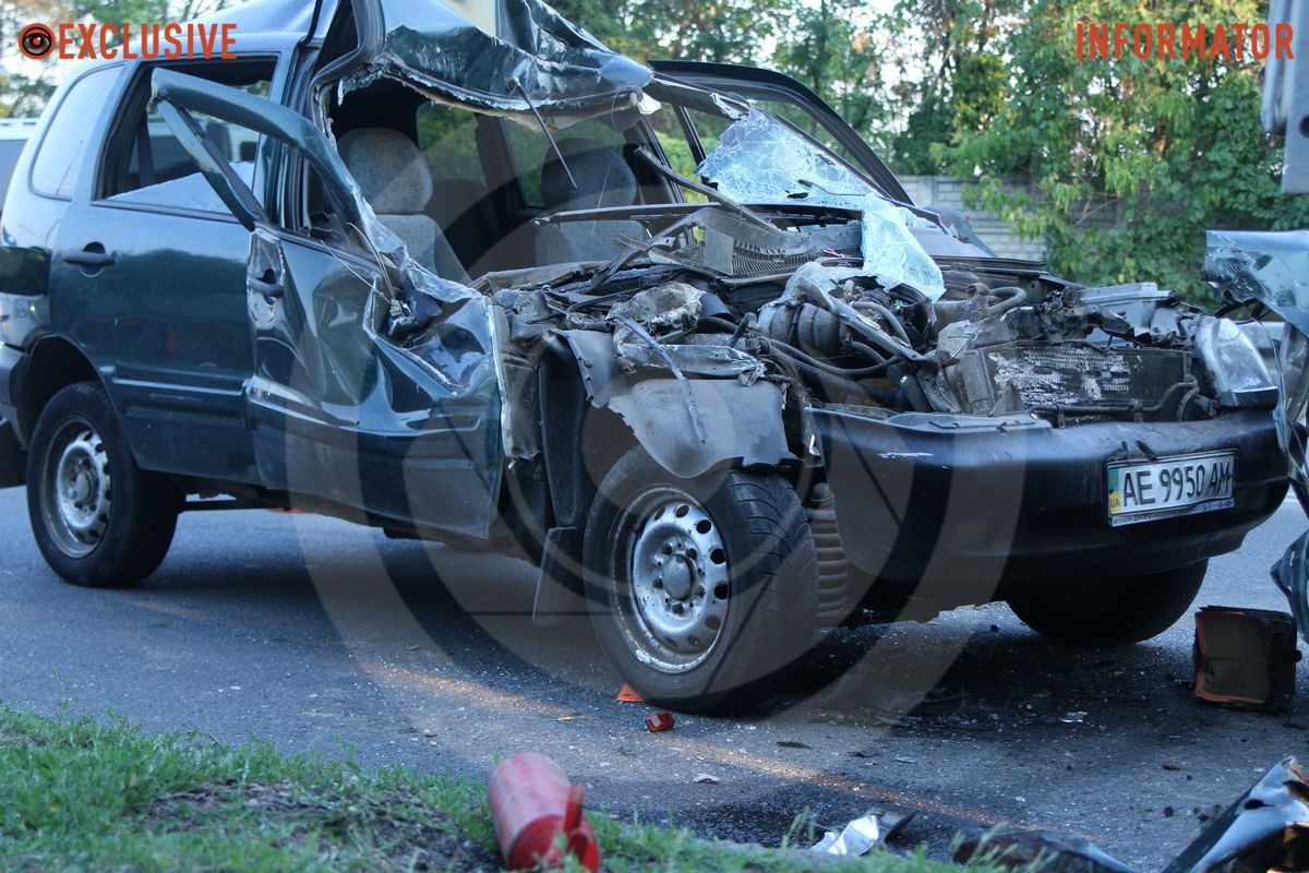 В Днепре на проезде Гальченко Chevrolet влетел в грузовик МАЗ 7