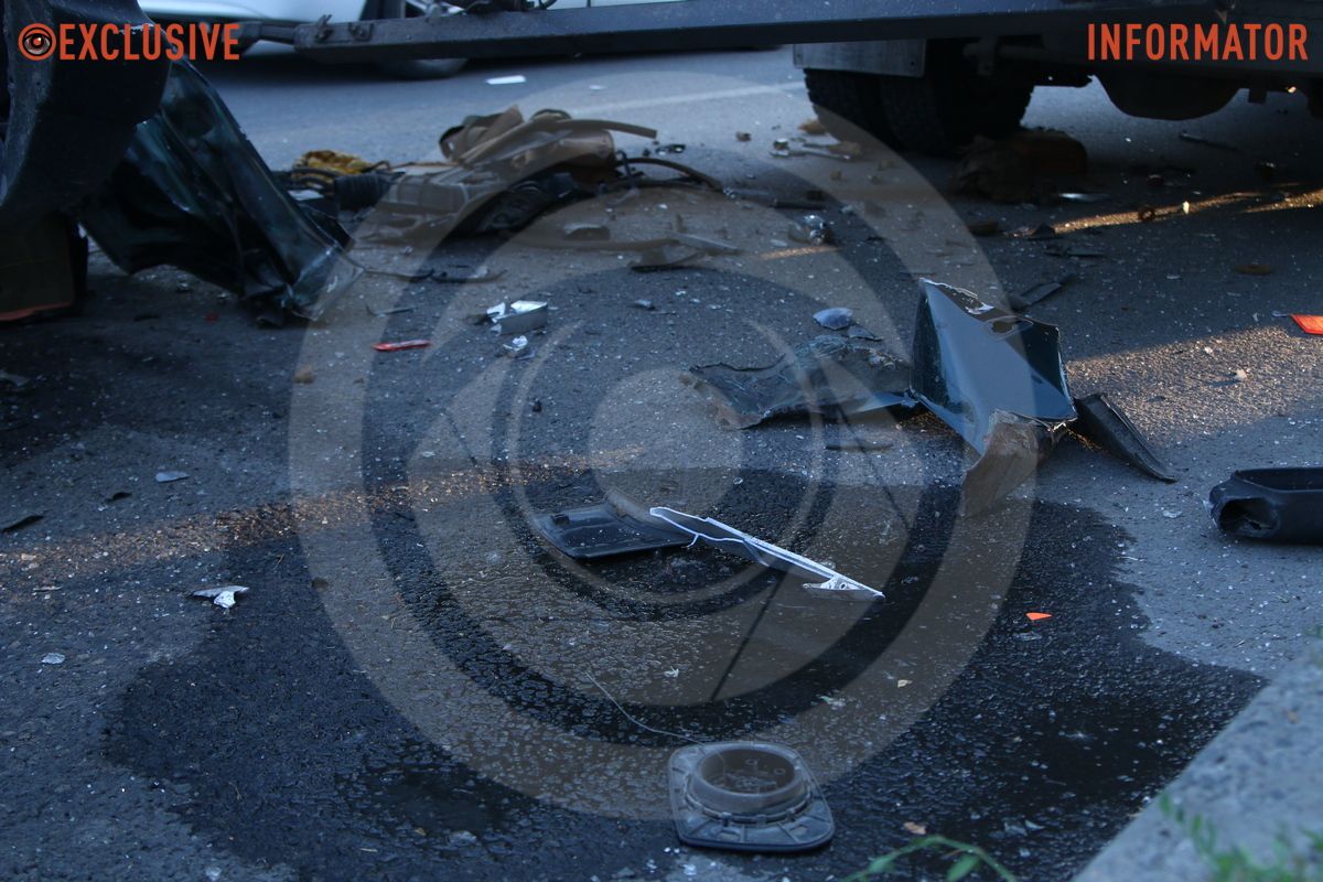 В Днепре на проезде Гальченко Chevrolet влетел в грузовик МАЗ 9