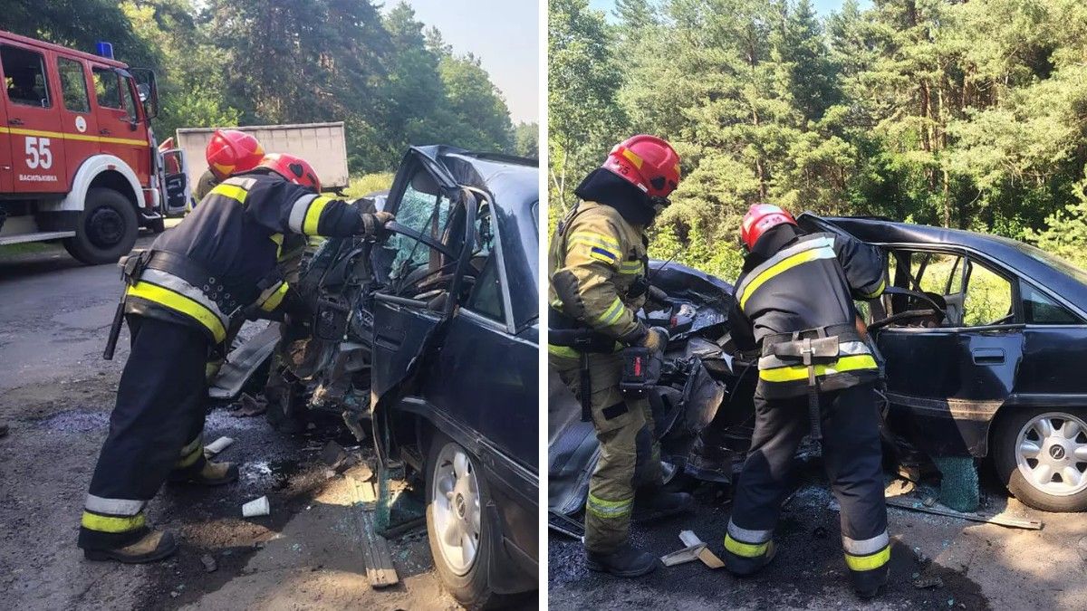 В Днепропетровской области столкнулись Opel и Ford: спасатели доставали мужчину из истерзанного автомобиля