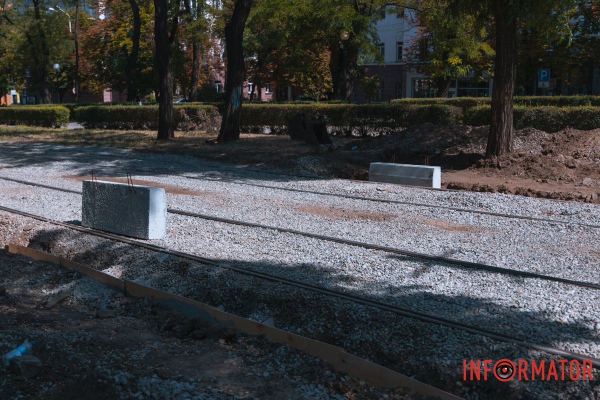 Платформы поднимут на 25 сантиметров от уровня пути для удобной посадки и высадки пассажиров Платформы поднимут на 25 сантиметров от уровня пути для удобной посадки и высадки пассажиров