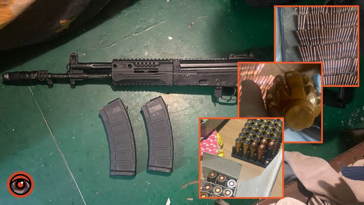 В Каменском мужчина дома хранил арсенал оружия и боеприпасы: дело направили в суд