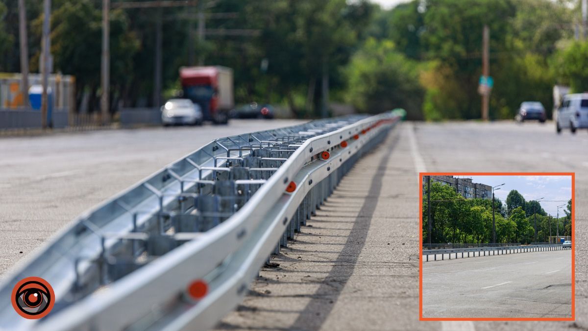 В Днепре на Набережной Заводской установили колесоотбойный брус