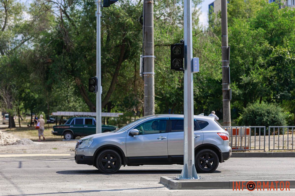 У Дніпрі встановили світлофор за понад 4,5 мільйона гривень У Дніпрі встановили світлофор за понад 4,5 мільйона гривень