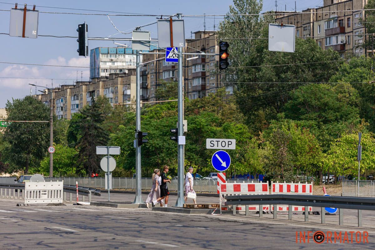 А пішохідні переходи облаштовані додатковим освітленням направленої дії А пішохідні переходи облаштовані додатковим освітленням направленої дії