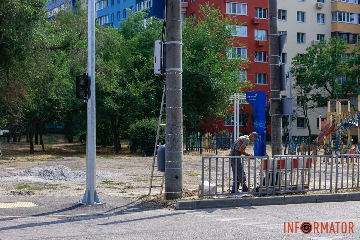 Світлофор допоможе містянам безпечно переходити дорогу з усіх сторін Світлофор допоможе містянам безпечно переходити дорогу з усіх сторін