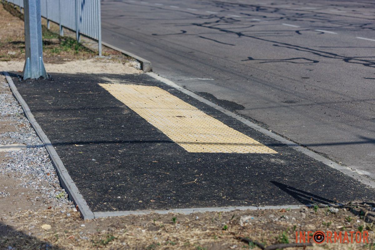 для маломобільних груп населення також створені комфортні умови перетину вулиць — занизили пандуси, поклали тактильну плитку, вмонтували блоки мовного супроводу для маломобільних груп населення також створені комфортні умови перетину вулиць — занизили пандуси, поклали тактильну плитку, вмонтували блоки мовного супроводу