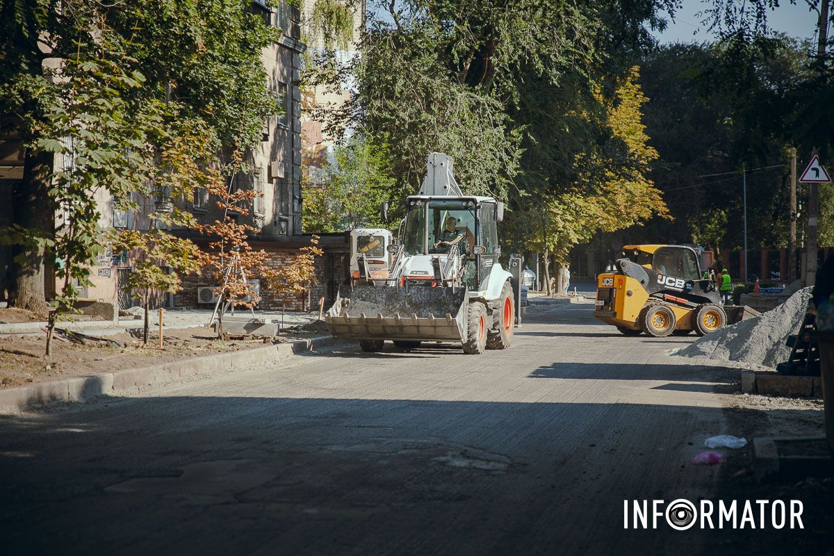 Работает строительная техника Работает строительная техника