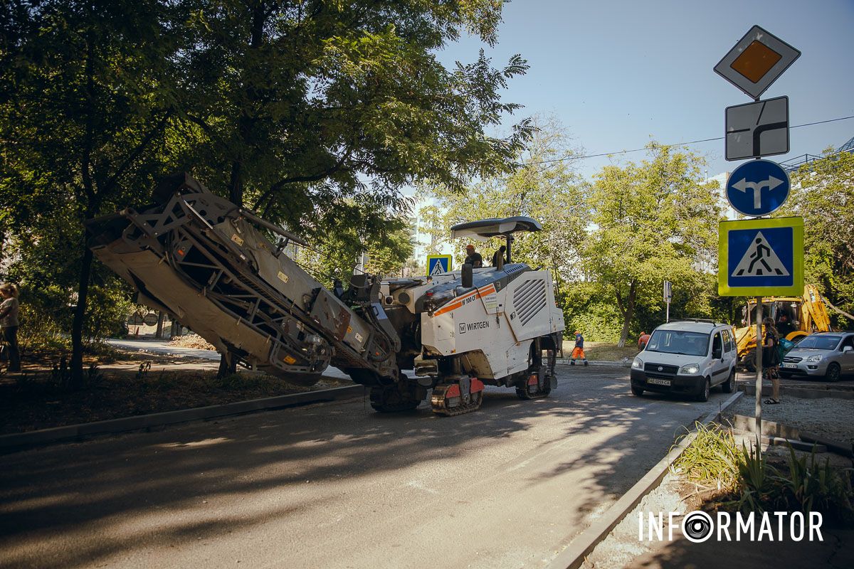 Работы продолжаются с мая В Днепре на Муслима Магомаева начали класть новый асфальт 8