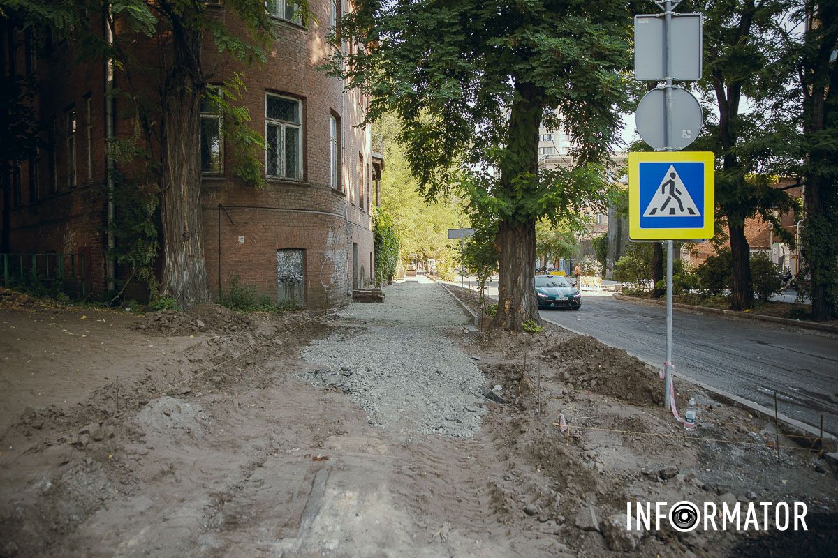 Вскоре тоже появится брусчатка В Днепре на Муслима Магомаева начали класть новый асфальт 10