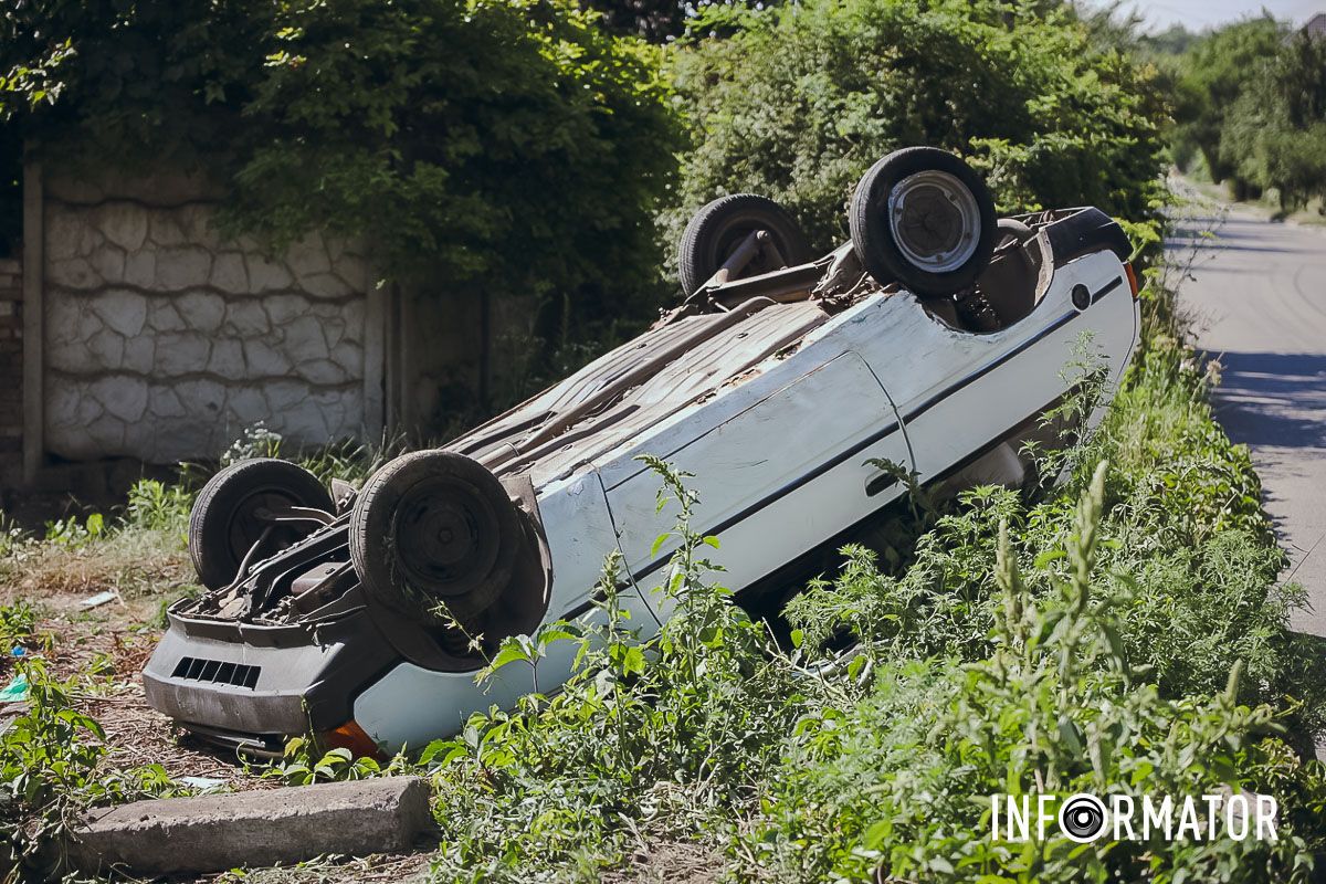 "Таврия" опрокинулась В Днепре на Казака Мамая "Таврия" перевернулась на крышу 14