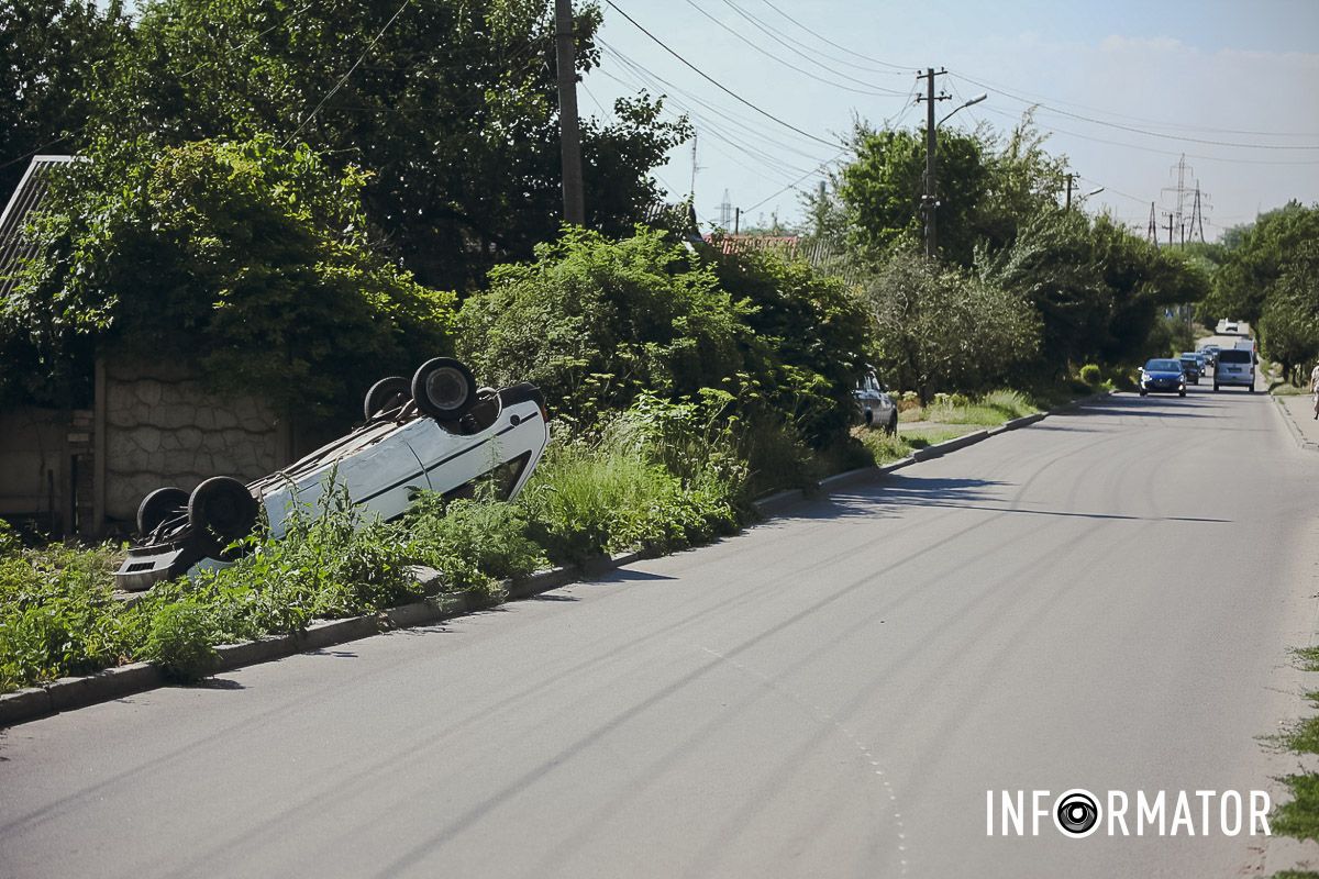 Не торопитесь В Днепре на Казака Мамая "Таврия" перевернулась на крышу 9