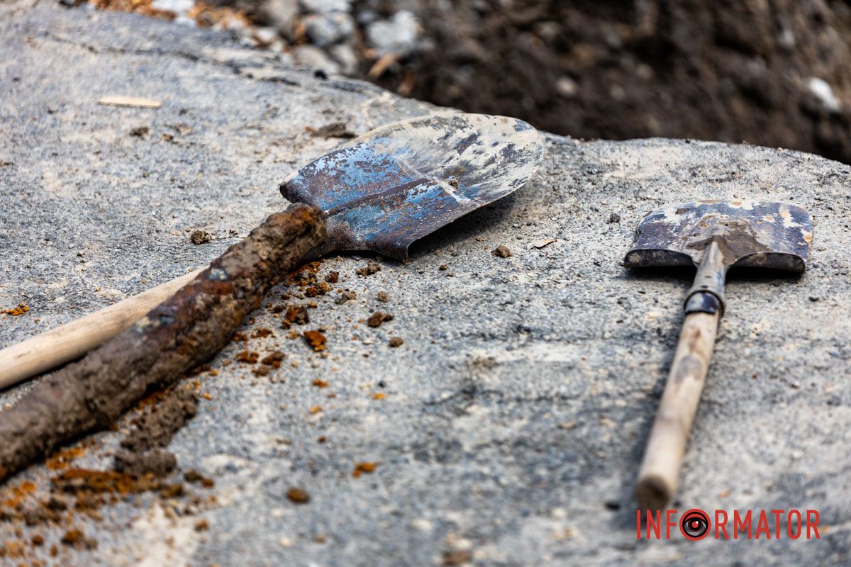 В Днепре перекрыли улицу Гоголя: коммунальщики снова раскопали яму 9