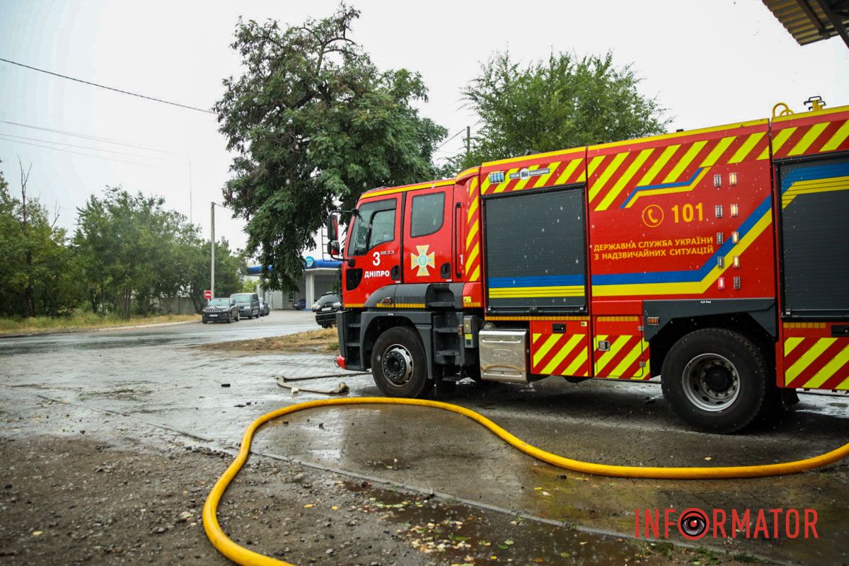 Работают чрезвычайные службы Ночная атака по Днепру беспилотниками 17 июля: фоторепортаж Информатора 6