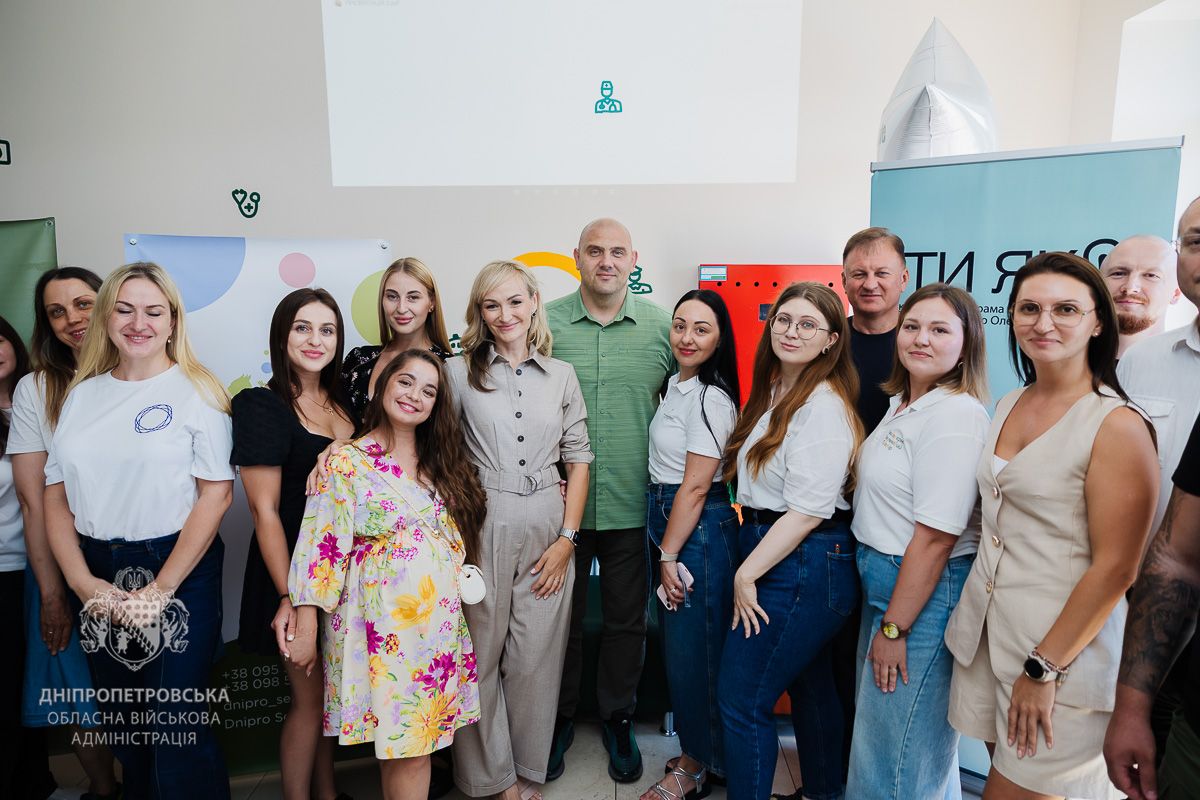 Напитки для защитников бесплатны, а готовит их ветеран: в Днепре открыли социальное кафе.