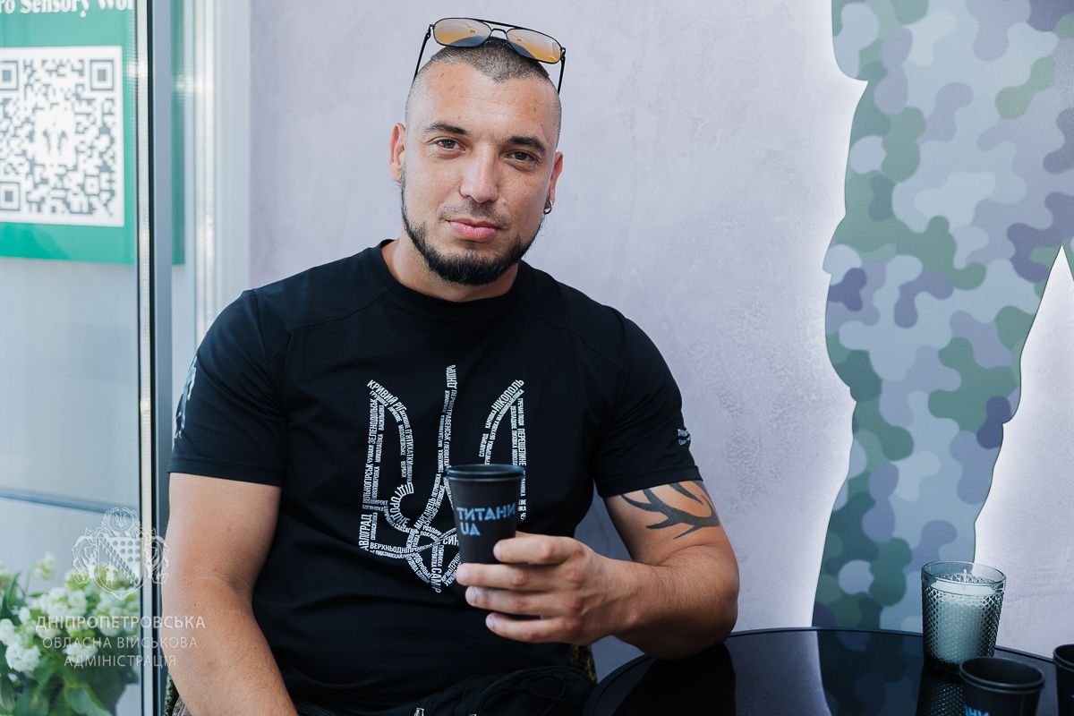 Напитки для защитников бесплатны, а готовит их ветеран: в Днепре открыли социальное кафе 7