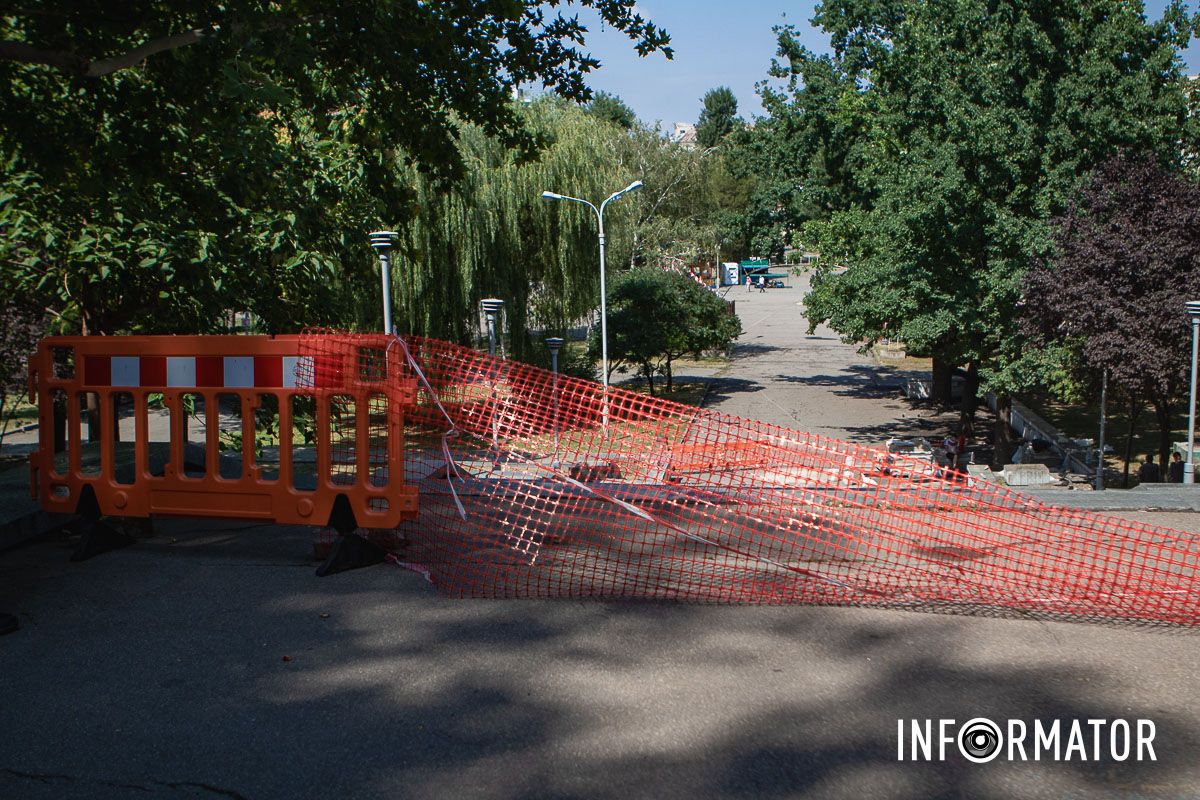 В Днепре в парке Глобы за более 2 миллионов гривен начали ремонтировать лестницу 4