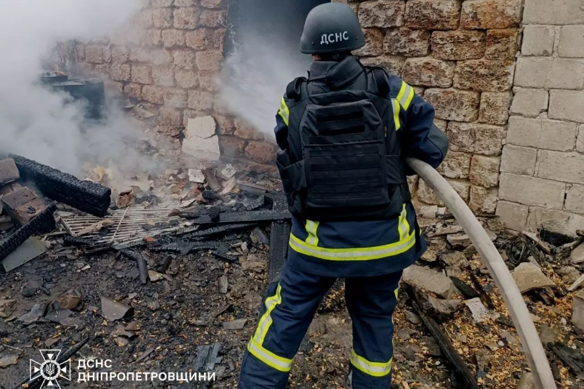 Через удари зруйновано декілька будівель, виникли пожежі Через удари зруйновано декілька будівель, виникли пожежі