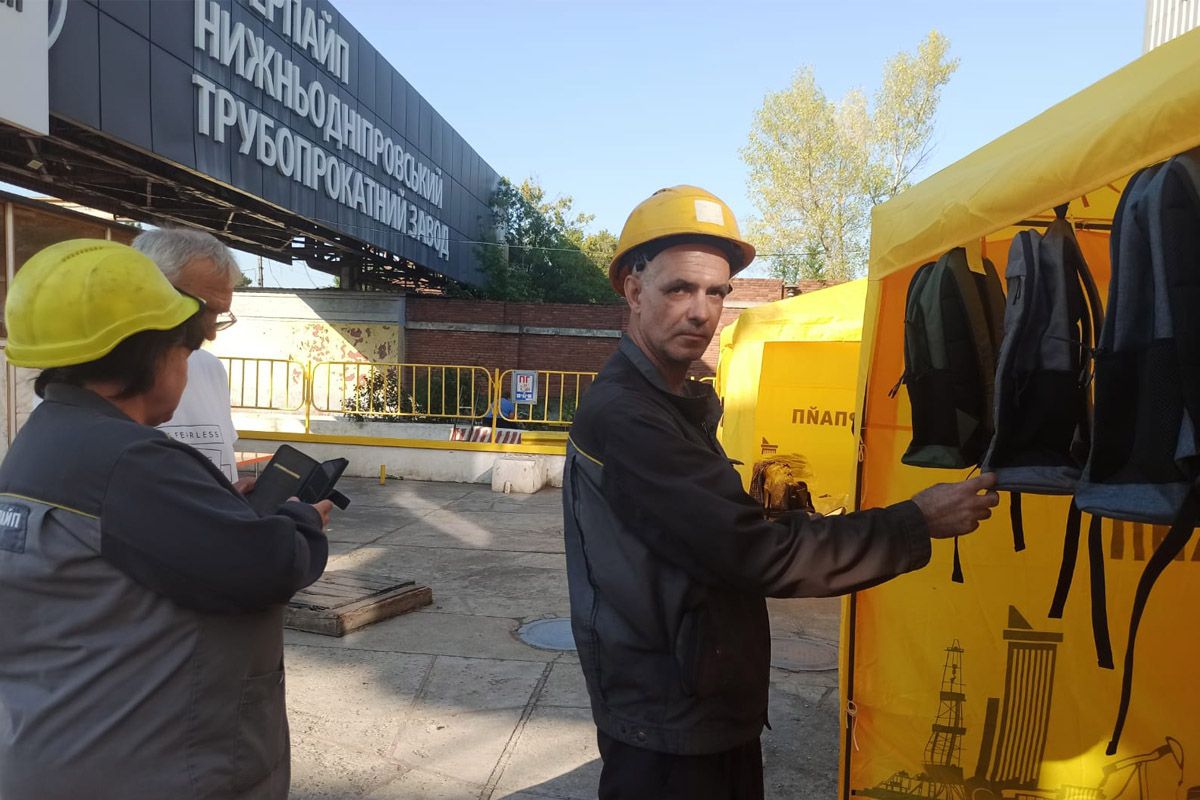 Полезный подарок: «Интерпайп» поздравил работников с Днем металлурга.