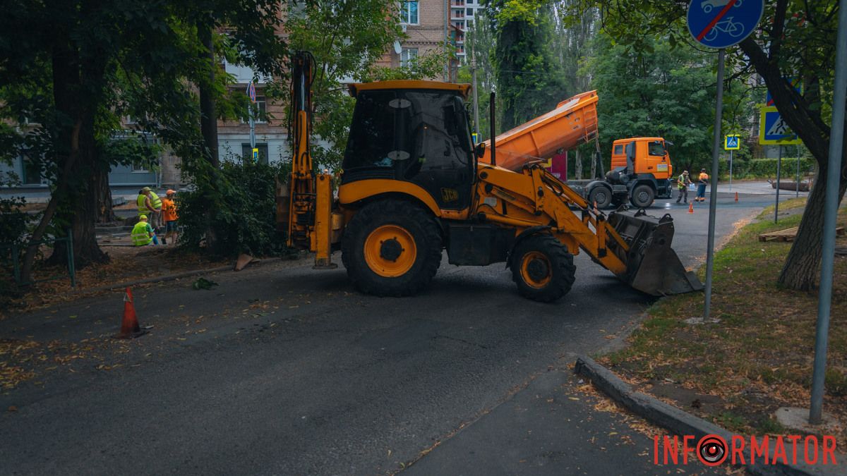 Заїхати — неможливо виїхати: у Дніпрі через дорожні роботи перекрили вулицю Акінфієва, шукайте інший маршрут