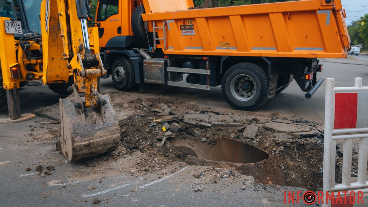 В Днепре на Ульяновской выполняют работы на трубопроводе