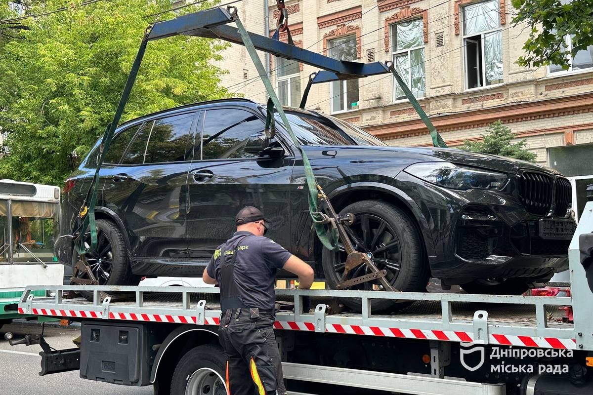 Владелец должен еще доказать, что автомобиль принадлежит именно ему «Сняли намеренно во избежание штрафов»: в Днепре начали эвакуировать автомобили без номеров 5
