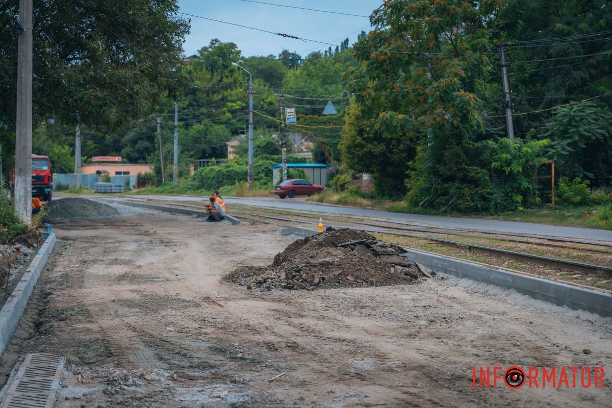 В Днепре на Николая Руденко продолжаются работы по обновлению километра дороги 4
