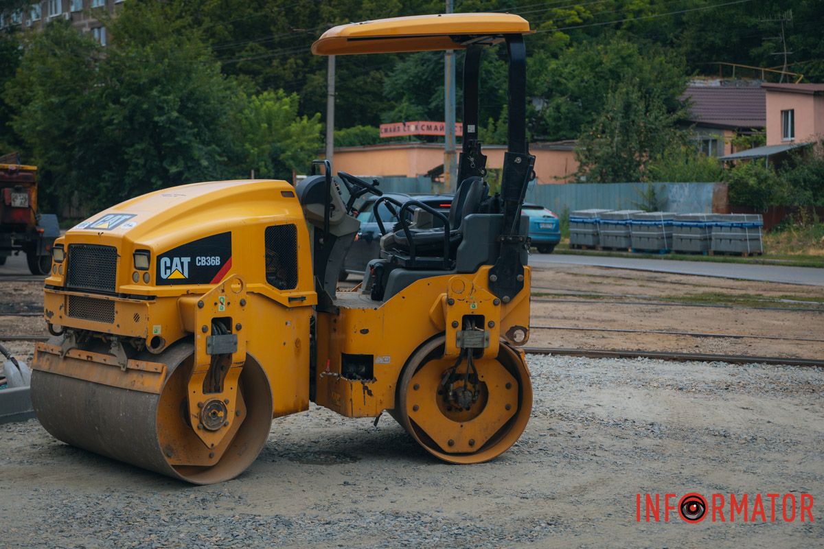 В Днепре на Николая Руденко продолжаются работы по обновлению километра дороги 19