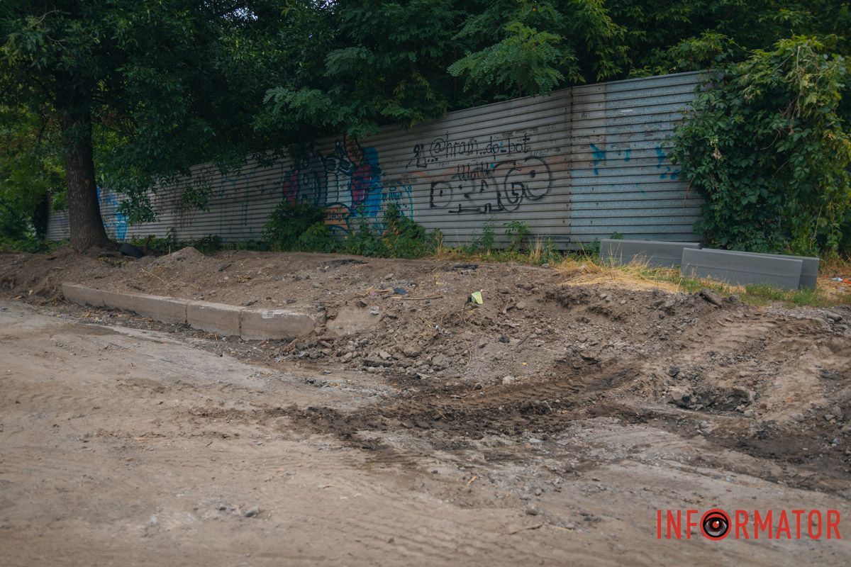 В Днепре на Николая Руденко продолжаются работы по обновлению километра дороги 21