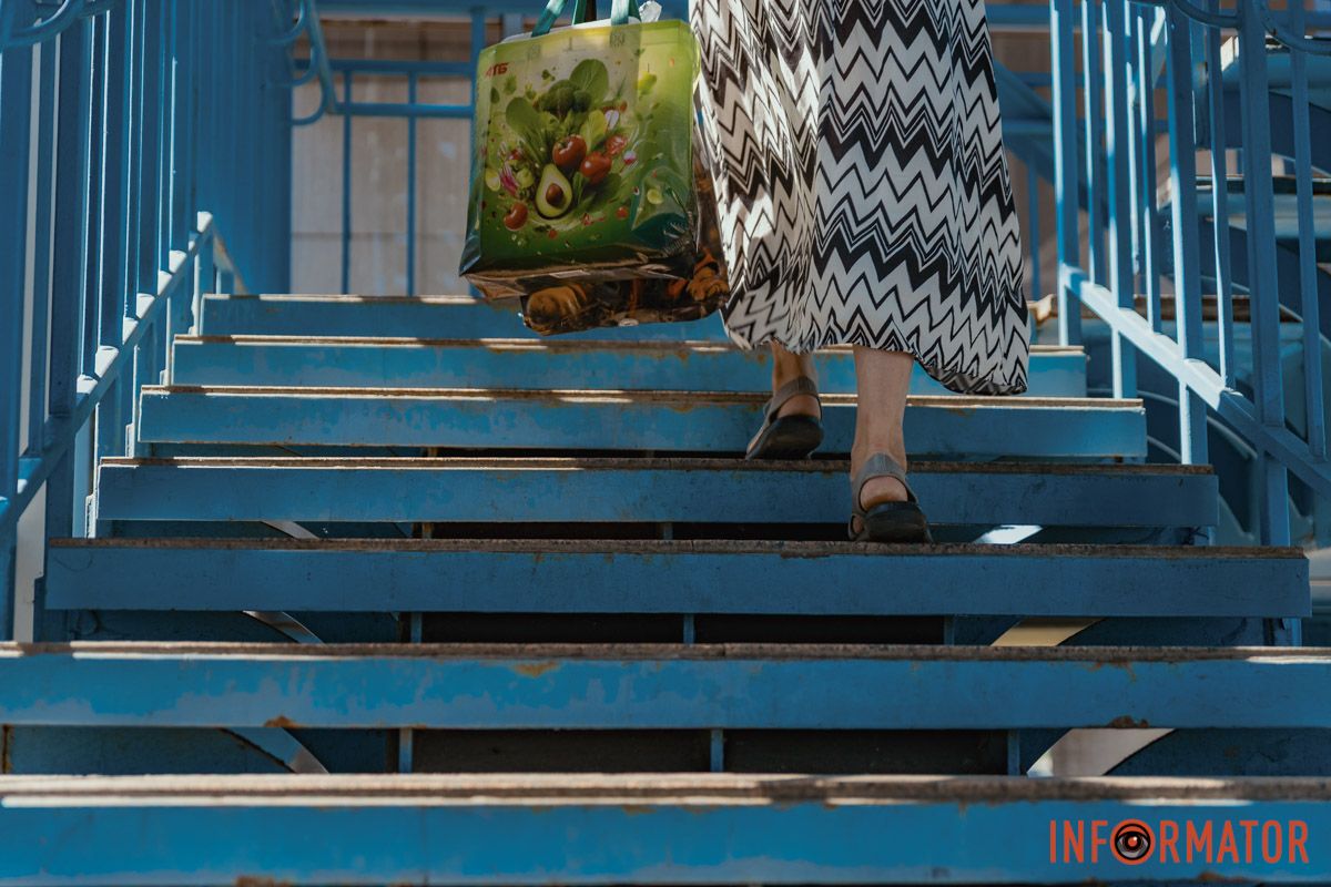 По состоянию на 19 июля, 10:30, на месте работали рабочие и соответствующая техника