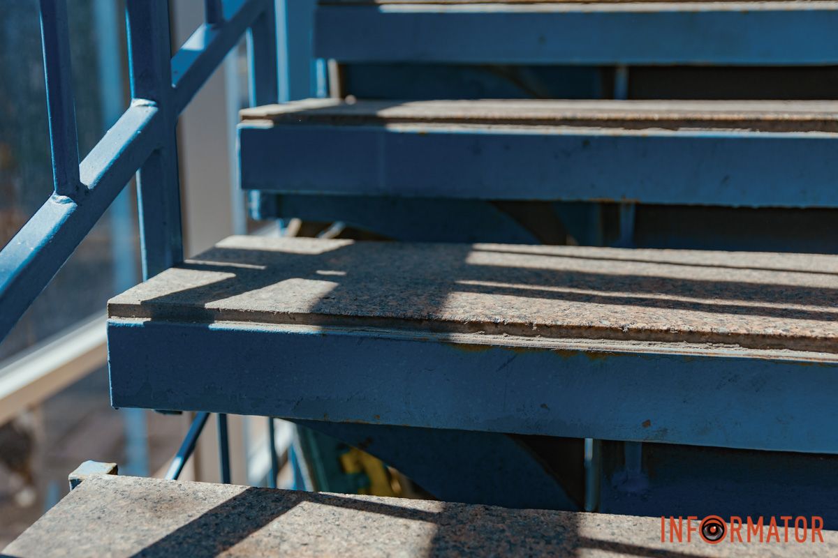 Там уже частично восстановили крышу