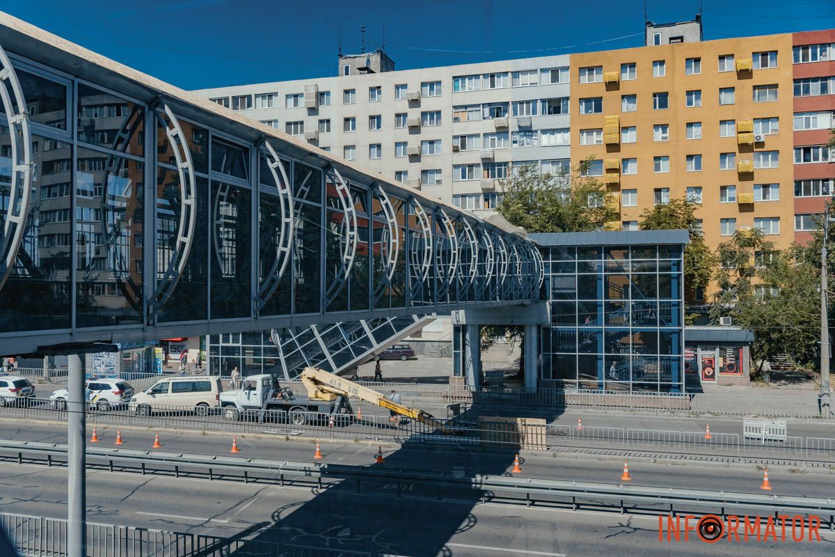 Поскольку перекрывают только ту часть, где ведутся ремонтные работы