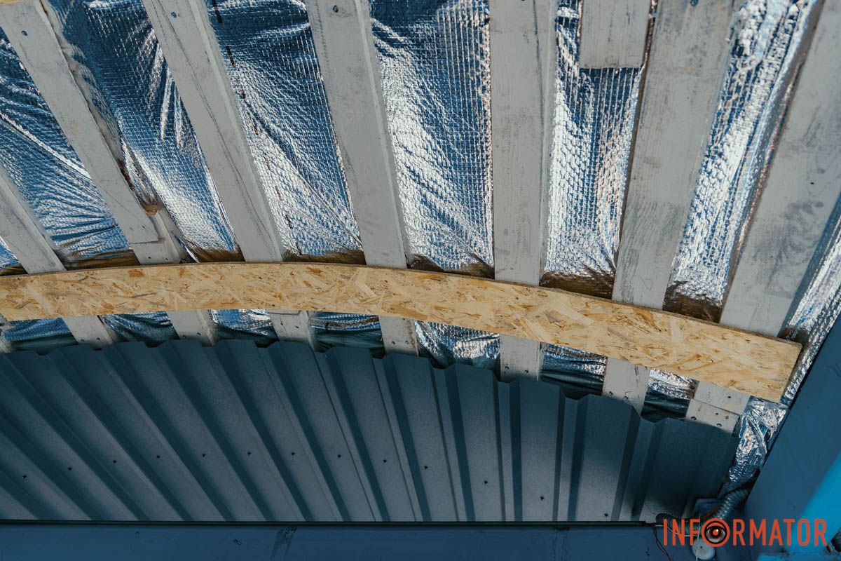 Часть крыши заменили