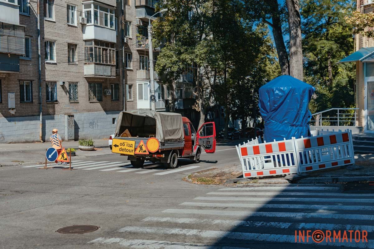 У Дніпрі тимчасово перекрили рух транспорту по вулиці Паторжинського У Дніпрі перекрили вулицю Паторжинського: строки та причина 1