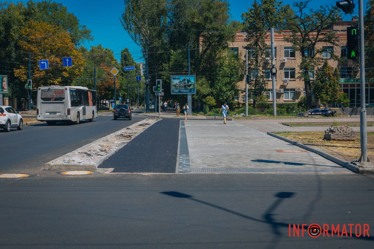 Новый тротуар и велодорожка: в Днепре обновили бульвар на Яворницкого 2