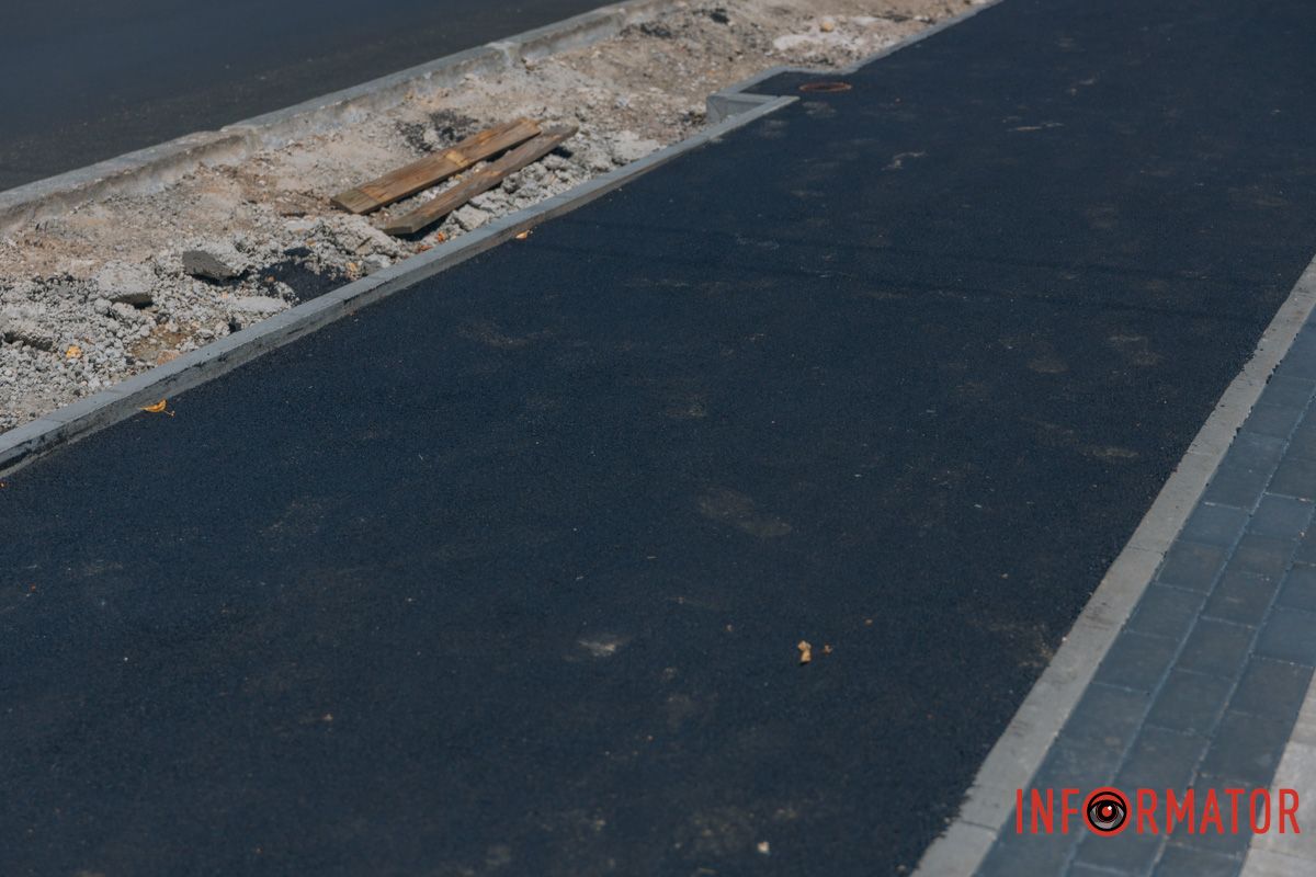 Новый тротуар и велодорожка: в Днепре обновили бульвар на Яворницкого 3