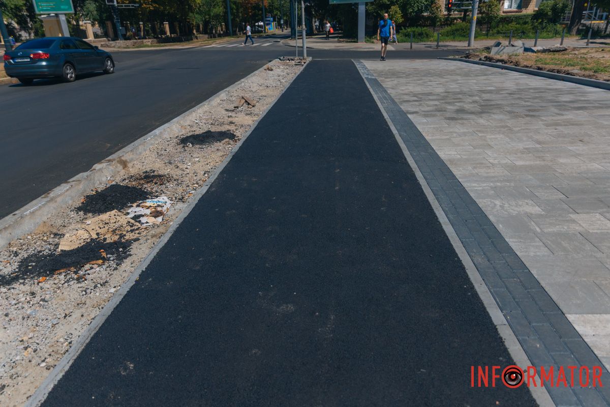 Новый тротуар и велодорожка: в Днепре обновили бульвар на Яворницкого 4