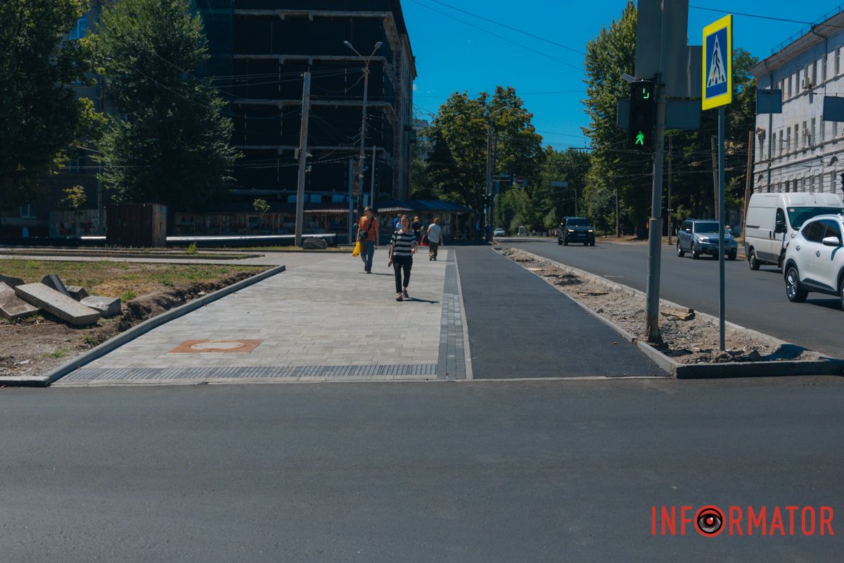 Новый тротуар и велодорожка: в Днепре обновили бульвар на Яворницкого 6