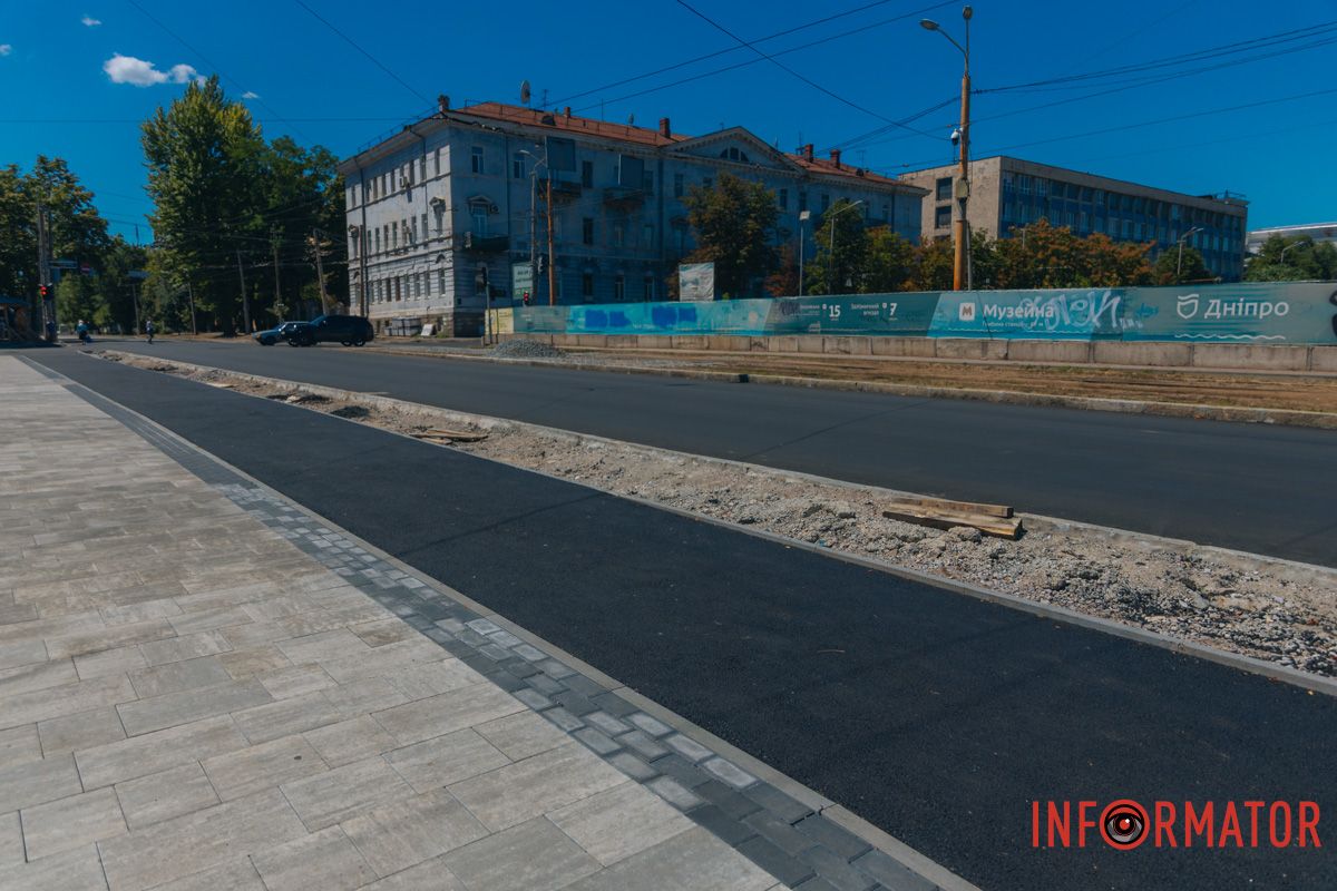 Новый тротуар и велодорожка: в Днепре обновили бульвар на Яворницкого 8