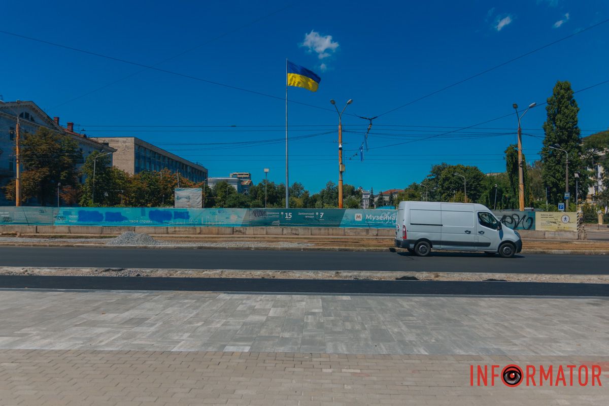 Новый тротуар и велодорожка: в Днепре обновили бульвар на Яворницкого 9